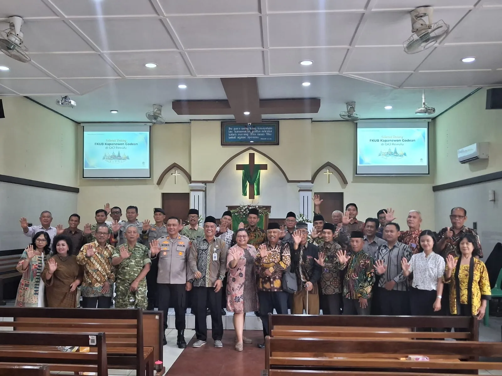 Pererat Persaudaraan Antarumat Beragama, FKUB Kapanewon Godean Kunjungi GKJ Rewulu